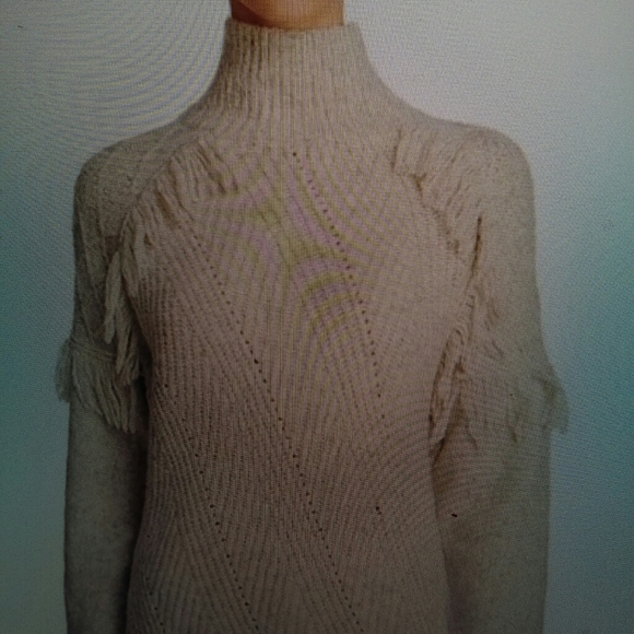 John + Jenn Fringe Knit Grey Sweater Size Small - Picture 2 of 10